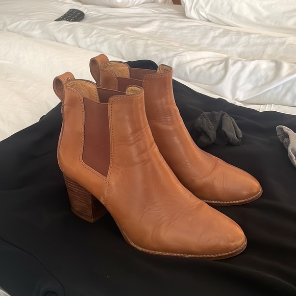 Gently worn JCrew size 8 cognac booties - Picture 4 of 5